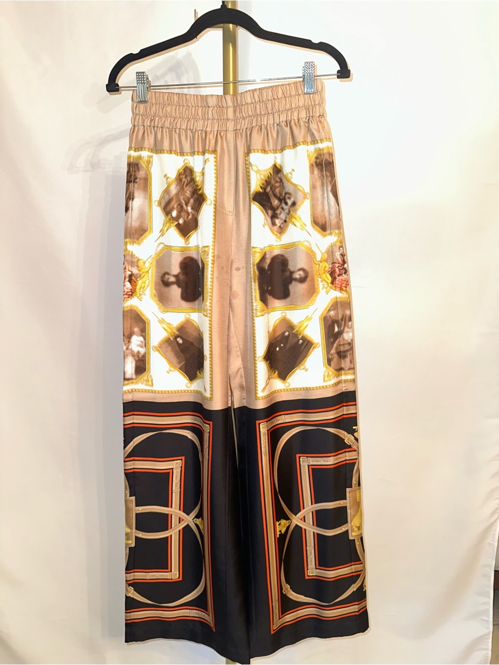 Burberry like new Women’s Beige and Black Printed Satin Wide-Leg Pant
